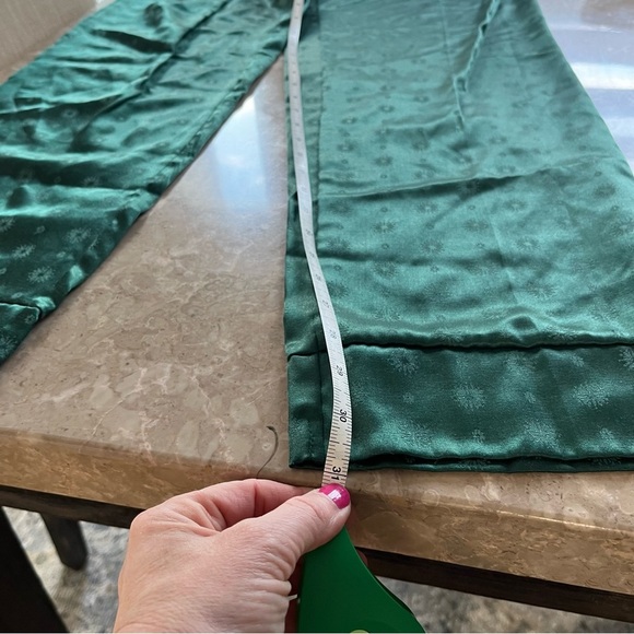 La Vie En Rose Green Satin Pajama Top and Bottom Matching Set - Picture 16 of 16
